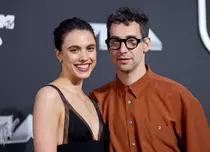 Margaret Qualley și Jack Antonoff divorțează? Actrița a șters toate pozele de la nuntă și a pus fanii pe jar