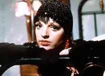 Liza Minnelli își spune povestea fără filtre. De la Lady Gaga la Martin Scorsese și drama trăită alături de Judy Garland
