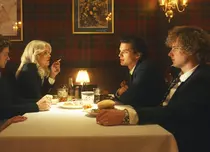 „Cioburile”, noul serial FX produs de Ryan Murphy, a debutat pe Disney+. Povestea thrillerului care readuce atmosfera anilor ’80