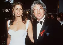 Richard Gere și Cindy Crawford făceau furori pe vremuri. Azi, copiii lor, Homer și Kaia, joacă împreună în serialul „Cioburile” de pe Disney+. Detalii din culise