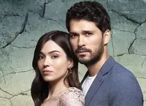 „Inimi sfărâmate” începe la Acasă. Cine sunt Meltem Akçöl și Erdem Yılmaz, protagoniștii noului serial turcesc