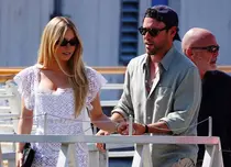 Șoc la Festivalul de la Veneția! Cine este, de fapt, bărbatul celebru care se iubește cu Sydney Sweeney: Imaginile din gondolă spun totul