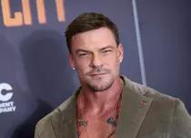Alan Ritchson, actorul din „Reacher”, se desparte de soția lui după 20 de ani de căsnicie: „Am decis să punem capăt căsniciei”
