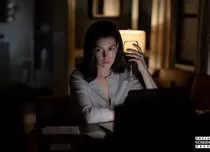 „Verity”, din 2 octombrie în cinematografe. Anne Hathaway și Dakota Johnson, într-un thriller psihologic bazat pe romanul lui Colleen Hoover
