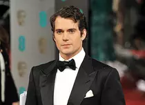 Henry Cavill se iubeşte cu o studentă de 19 ani