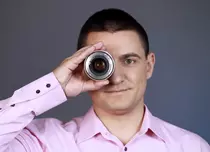 George Buhnici jonglează cu 5 telefoane
