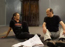 TVR vă invită la o nouă premieră teatrală - "Chinezii", de Michael Frayn
