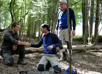 Bear Grylls decide cine ia 500.000$ într-o competiţie de supravieţuire