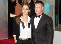 Brad Pitt şi Angelina Jolie s-au căsătorit în secret