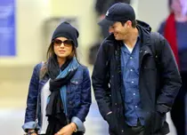Actorii Mila Kunis şi Ashton Kutcher s-au logodit