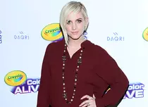 Ashlee Simpson va naște o fetiță