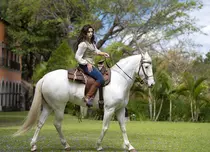 Ana Brenda Contreras a luat lecţii de echitaţie şi scrimă pentru “Dragoste şi ură”