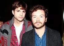 Ashton Kutcher şi Danny Masterson („Anii ’70”) vor juca într-un serial Netflix