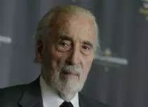 Sir Christopher Lee („Stăpânul inelelor”) a încetat din viaţă. Avea 93 de ani