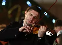 De ce ne trimite Dragoş Bucur la „Poveste de dragoste”?