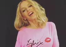 Kylie Minogue s-a logodit?