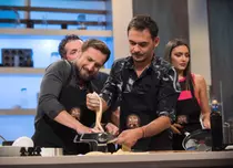 Răzvan Simion, pus pe glume după ce a aflat că Dani Oțil va deveni tată. „Hai să fim serioși. Am împărțit deja tot de aseară”