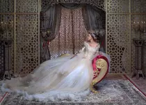 Kilometri de material textil și sute de accesorii au fost folosite pentru „Kosem”