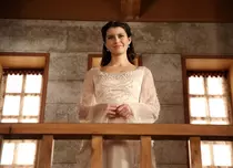 Beren Saat explică de ce nu mai acceptă roluri în seriale. Ce se ocupă acum celebra acriță