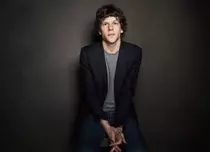 Jesse Eisenberg („Now You See Me: Jaful perfect”) a devenit tătic