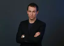 Tobias Menzies filmează alături de Julia Louis-Dreyfus comedia „Beth & Don”