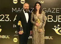 Bergüzar Korel şi Halit Ergenç au strălucit la o gală unde au fost premiaţi