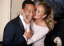 Chrissy Teigen și John Legend au devenit părinți pentru a doua oară