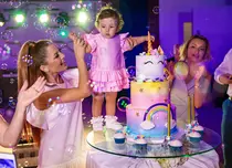 GALERIE FOTO. Elena Gheorghe i-a rupt turta fetiței sale. Ce a ales Amelie de pe tavă
