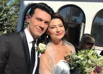 GALERIE FOTO. Mihaela Călin, prezentatoarea știrilor de la Antena 1, şi soţul ei s-au cununat religios
