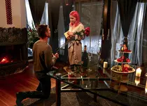 Episod 23, Sezon 2. Vlad Gherman o cere în căsătorie pe Cristina Ciobănașu în „Fructul oprit”