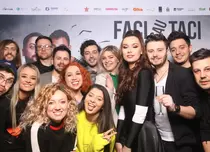 Vedetele din showbizul românesc au strălucit alături de echipa comediei ,,Faci sau taci” la premiera de gală