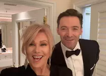 Actorul Hugh Jackman și soția lui, Deborra-Lee Furness, au sărbătorit 23 de ani de căsnicie la plajă