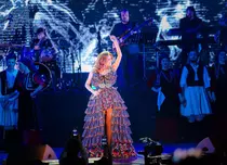 S-a râs, s-a plâns și s-a dansat! Elena Gheorghe – show cu muzică armânească în fața a ​​​​​​peste 4000 de oameni