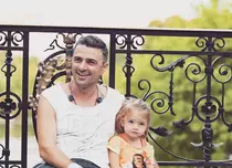 Cornel Ilie va deveni tată pentru a doua oară. Soția cântărețului naște la vară