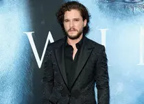 FOTO. Kit Harington a ieșit din centrul de reabilitare. Actorul a ajuns acasă