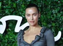 Irina Shayk, pictorial incendiar. Supermodelul s-a fotografiat în costum de baie. Cum au reacționat fanii