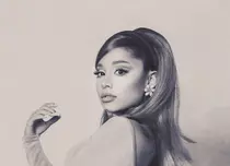 Cântăreața Ariana Grande s-a logodit