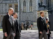 Ce și-au spus prinții William și Harry la ieșirea din biserică, după înmormântarea bunicului lor, Prințul Philip