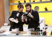 Chefi la cuțite 27 aprilie 2021. Invitații speciali ai serii, Cocuța și Bogdan Boantă, le fac o surpriză chefilor