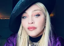 Madonna șochează încă o dată: a pozat topless la 62 de ani