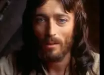 Cum arată Robert Powell în 2025. Transformările actorului din „Iisus din Nazareth” la 40 de ani de la rolul iconic