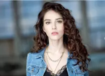 Cine este Özge Gürel, partenera lui Can Yaman din serialele „Dulce-amărui” și „Dl Greșeală”