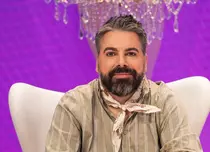 Maurice Munteanu, despre cum pot fi purtate eșarfele. Cu ce articole vestimentare pot fi combinate