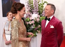 Kate Middleton, apariție strălucitoare pe covorul roșu de la premiera „James Bond”