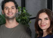 Alina Vîlcu, Omid Ghannadi și Ștefan Dobre participă la Festivalul Brazilor de Crăciun și licitează un brad al speranței pentru 7 copii defavorizați