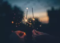 Un cadou special pentru noaptea de Revelion: trandafiri criogenați