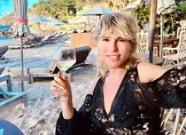 Corina Bud, apariție provocatoare pe o plajă din Dubai. Costumul de baie pe care l-a ales a furat toate privirile