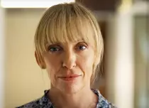 „Frânturi din ea”, un serial Netflix neobișnuit de palpitant