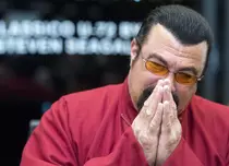 Steven Seagal a pierdut lupta cu kilogramele. Cum arată astăzi celebrul actor