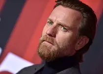 Ewan McGregor s-a căsătorit cu iubita lui mai tânără cu 14 ani. Cine a participat la nunta actorului din „Războiul Stelelor”